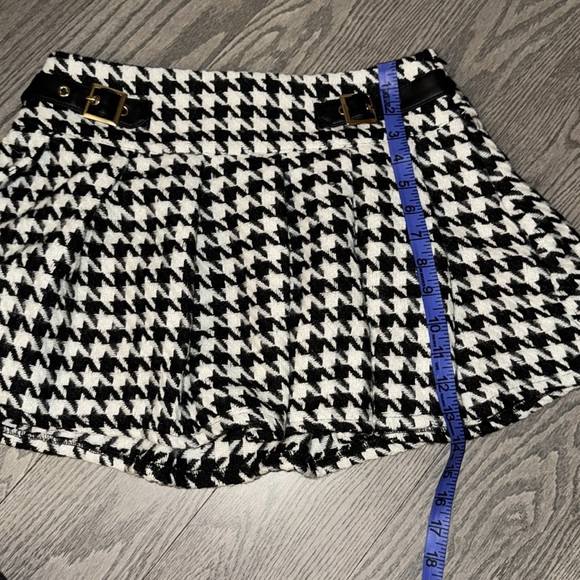NWOT Sugar Thrillz by Dolls Kill pleated houndstooth mini skirt with buckles - Picture 6 of 6